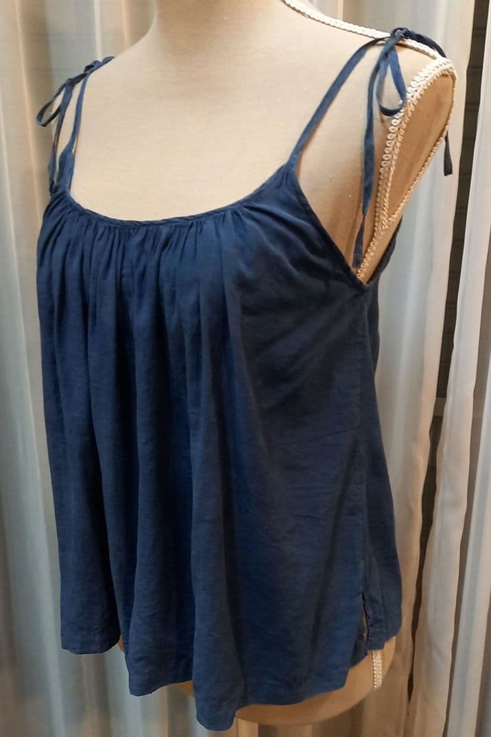 kittaコットンシルク素材の琉球藍染キャミソール
