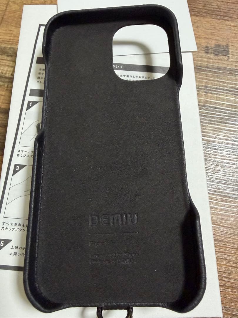 新品未使用　DEMIU レザー iPhone16 ケース カードポケット付き