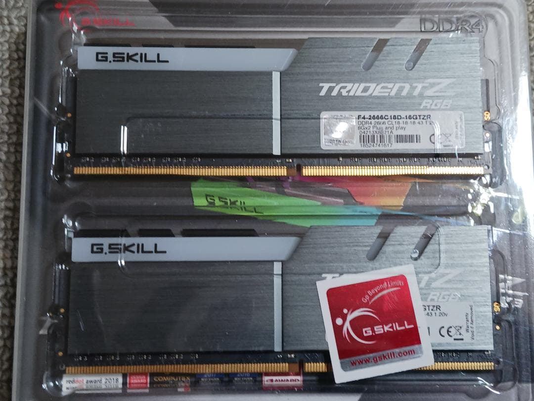 メモリー G.SKILL F4-2666C18D-16GTZR