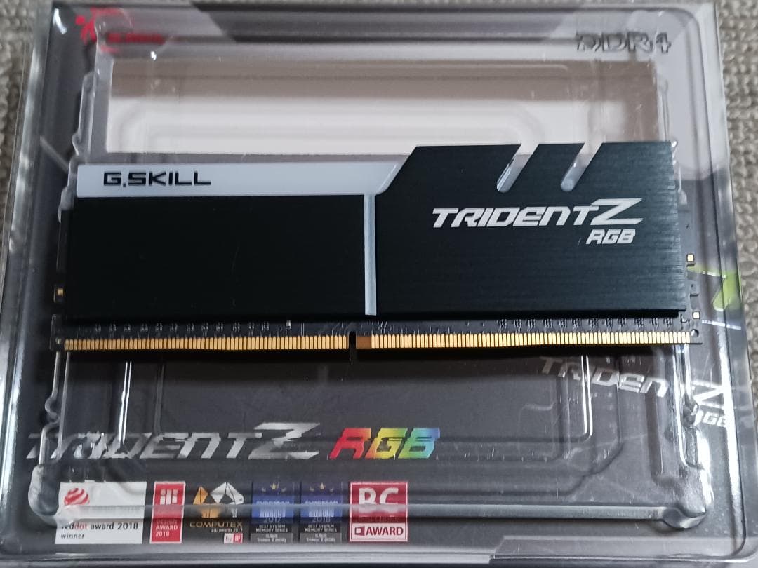 メモリー G.SKILL F4-2666C18D-16GTZR