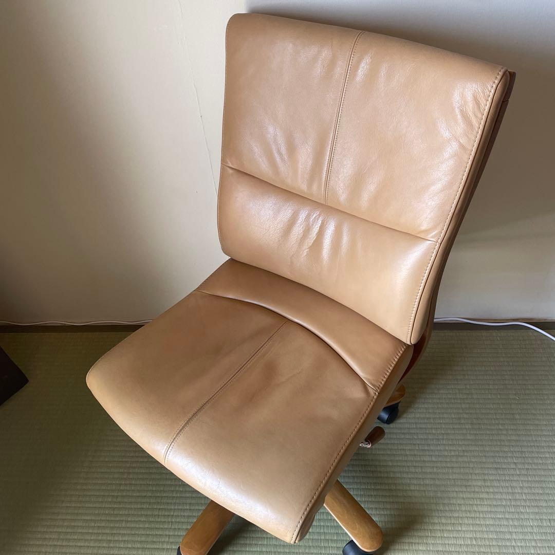 カリモク　本革張デスクチェア