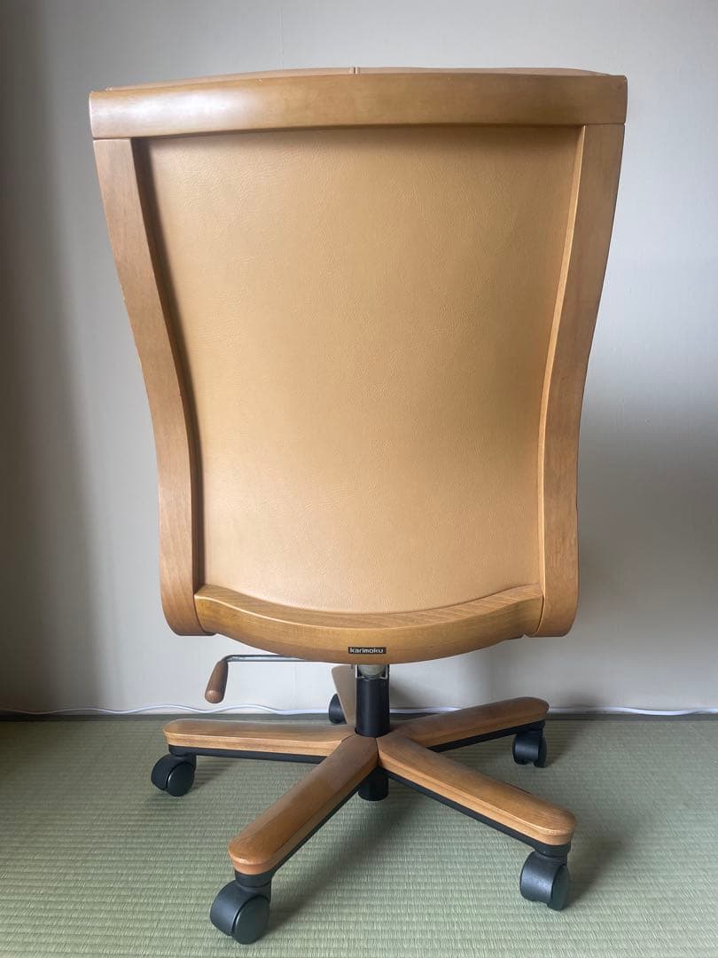 カリモク　本革張デスクチェア