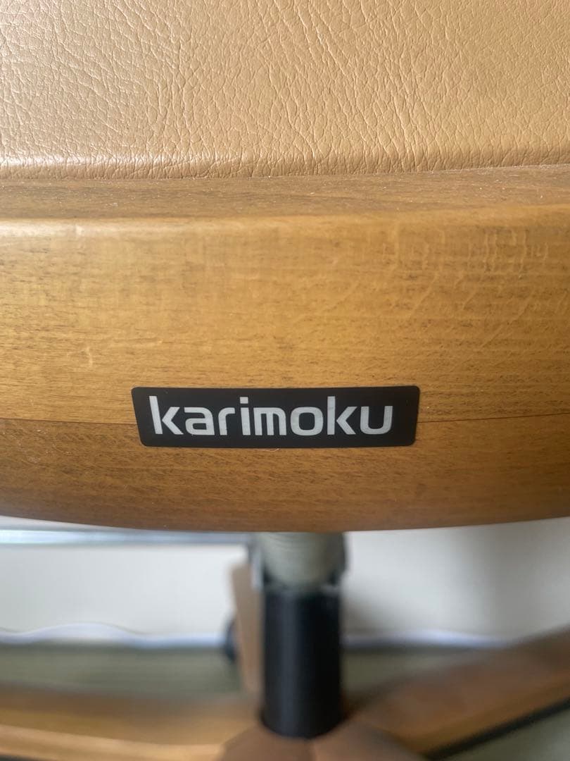カリモク　本革張デスクチェア