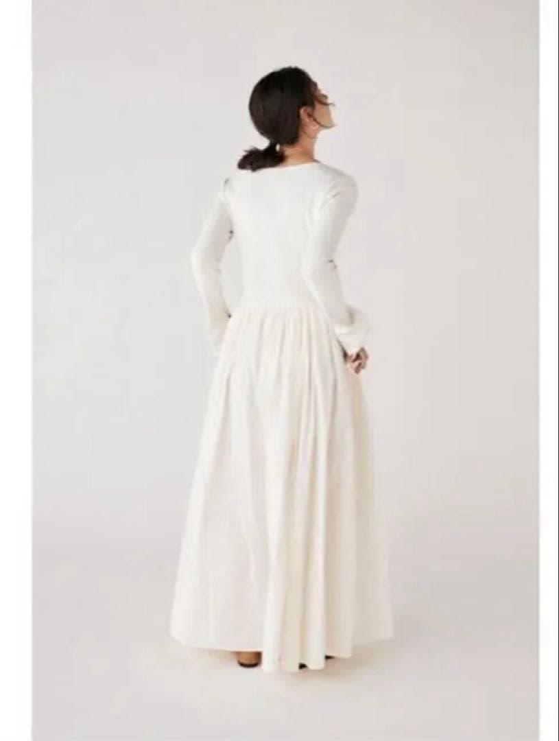 M_エムンダーバーホワイト Vネック 長袖 ロングワンピース