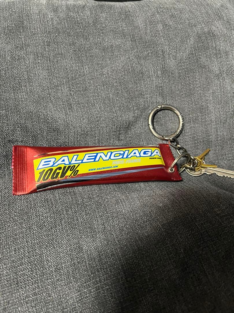 BALENCIAGA スナックバー風キーホルダー
