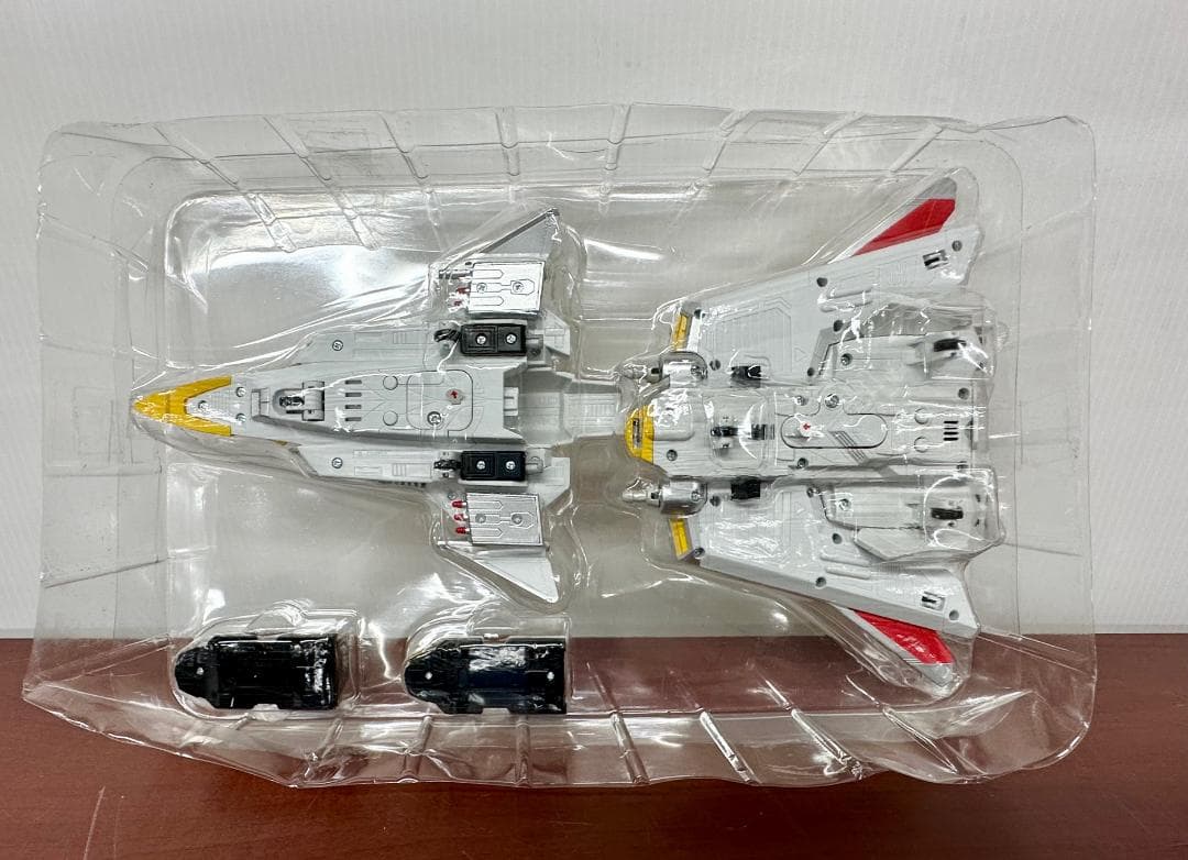 742 本体未使用 プレミアムバンダイ ウルトラマンメビウス ガンフェニックス