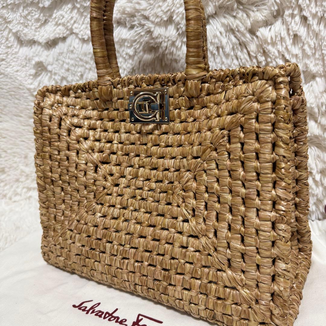 【未使用級】サルヴァトーレフェラガモ Studio Box bag ガンチーニ