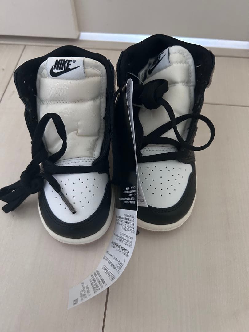 Nike Air Jordan 1 Mid スニーカー
