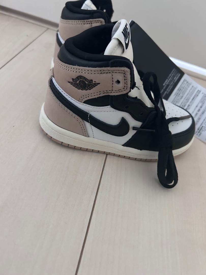 Nike Air Jordan 1 Mid スニーカー