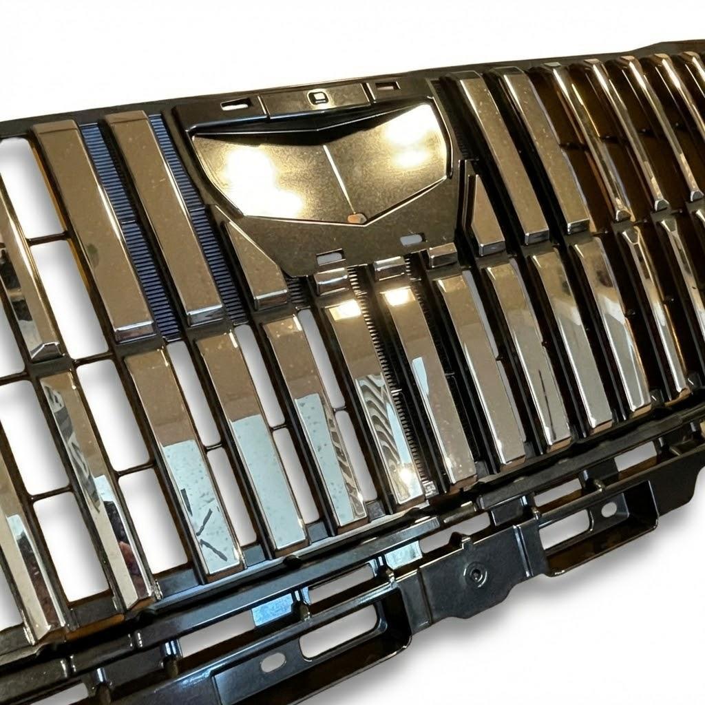 【新品】【送料込み】エスクァイア 80 前期　フロントグリル セット 純正品