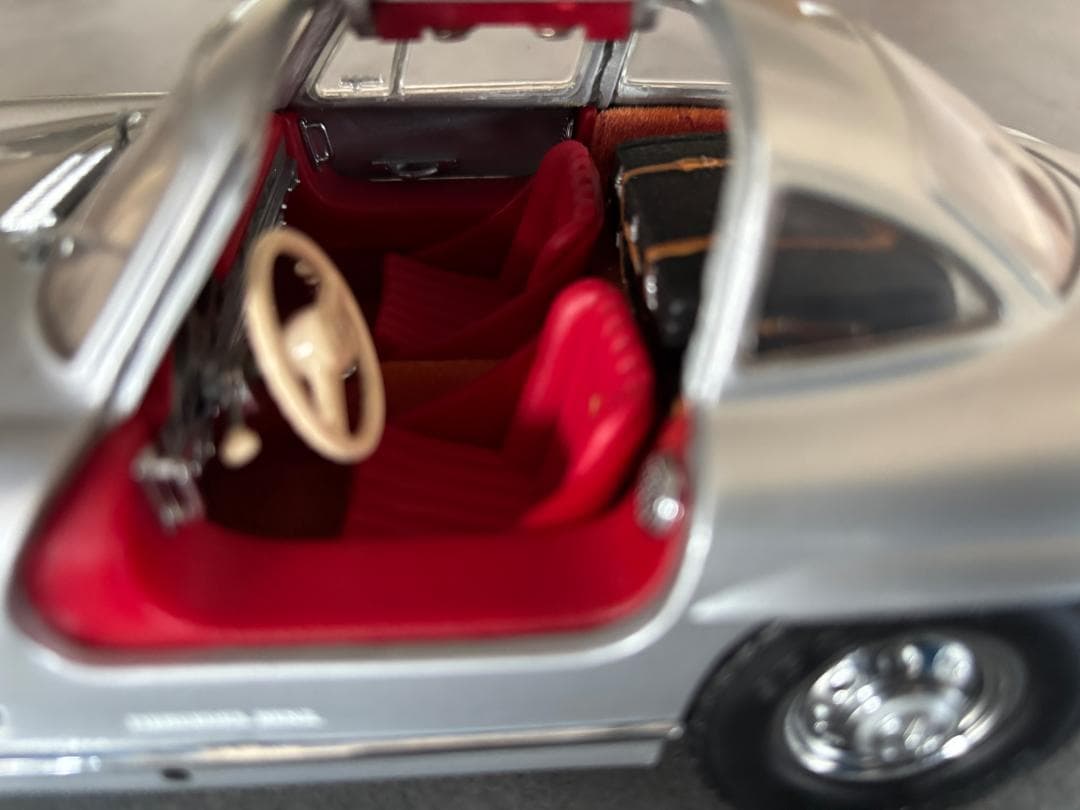 京商 KYOSHO Mercedes-Benz 300SL 1/18