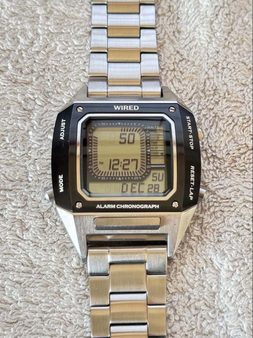 【一番人気の銀x黒】しかもステンブレス・デジボーグ復刻・セイコーWIRED美品