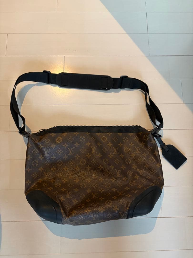 ルイヴィトン　ウォータープルーフメッセンジャー