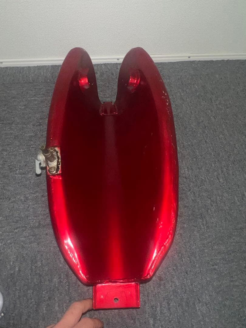 アルミタンク　赤　車種不明