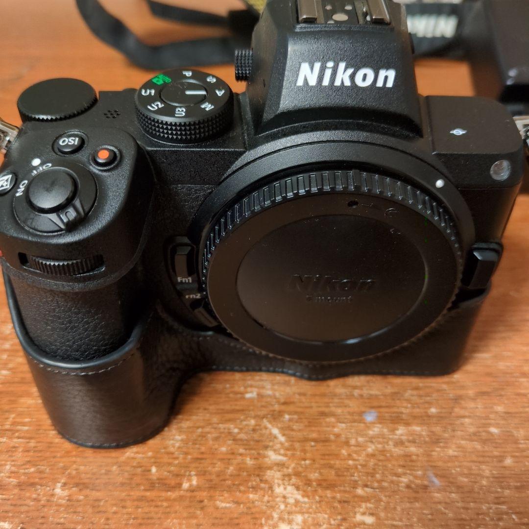 Nikon Z5 ミラーレスカメラ レザーカバー付き（シャッター回数9985回）