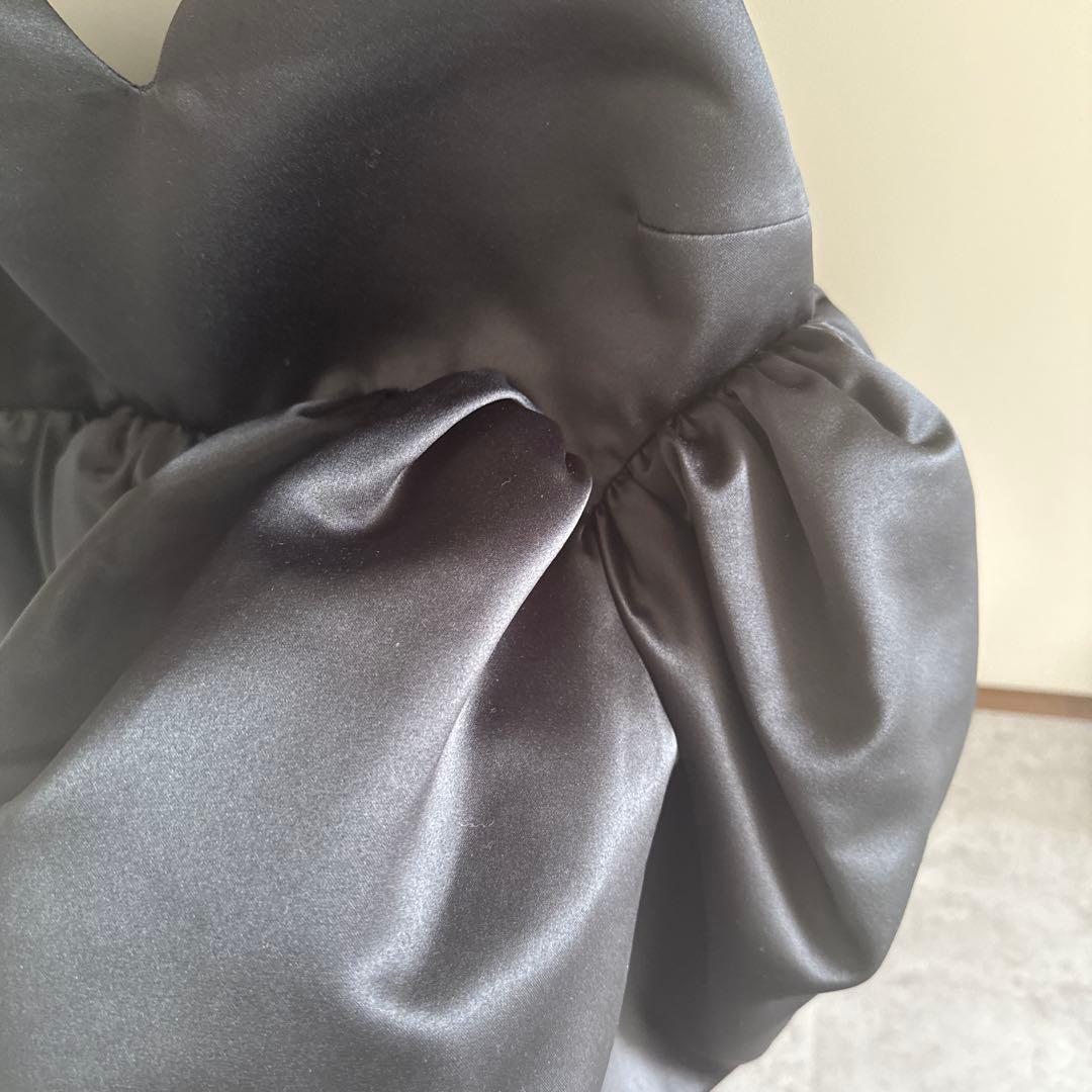 Bibiy.フリル付き黒キャミソール