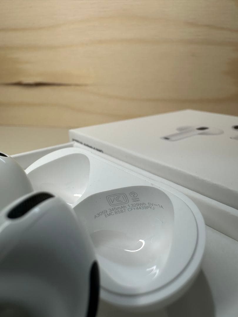 【美品】AirPods 4 ANCモデル MXP93J/A 39PYJ