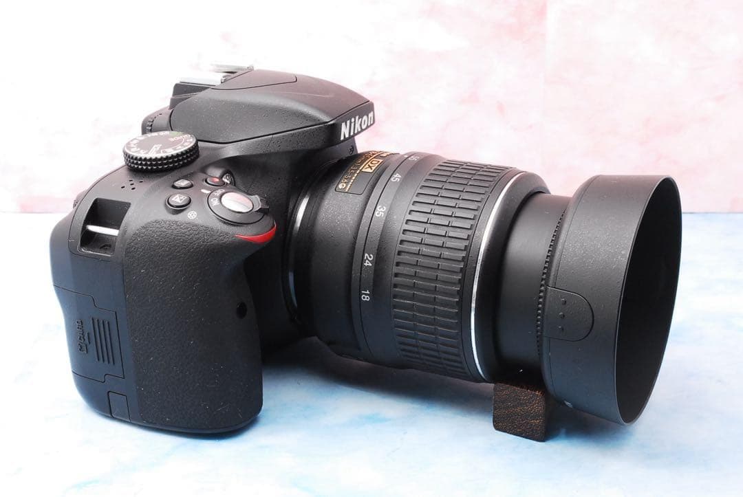 ニコン D3300☆一眼レフカメラ☆バッグ付☆美品＆S数少☆初心者向け