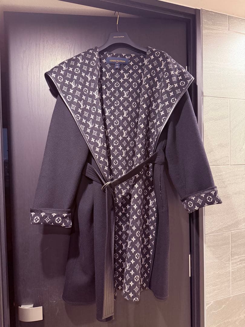 LOUIS VUITTON フーデッドラップコート　現行モデル