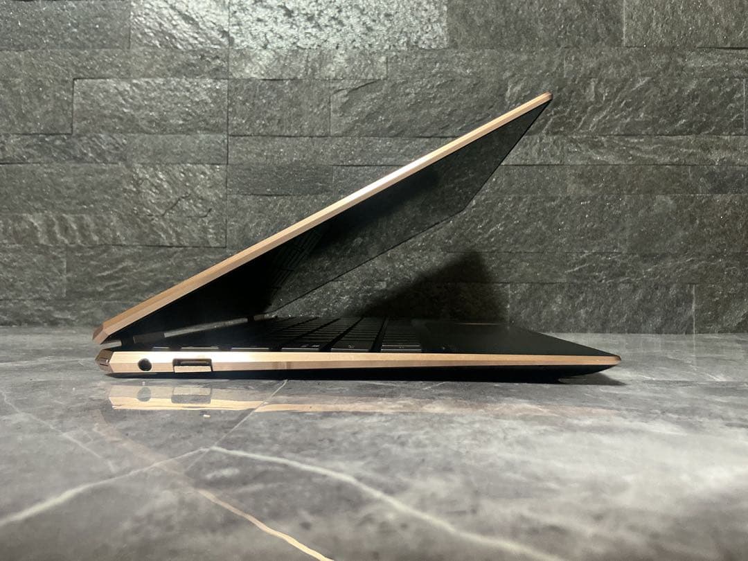 美品 HP SPECTRE corei7メモリ16GB NVMeSSD256GB