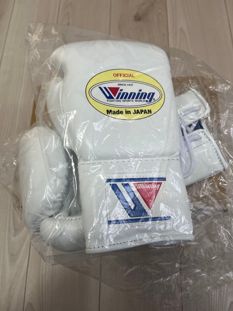 【新品未使用】　ウイニング　8オンス　ボクシンググローブ　白ホワイト