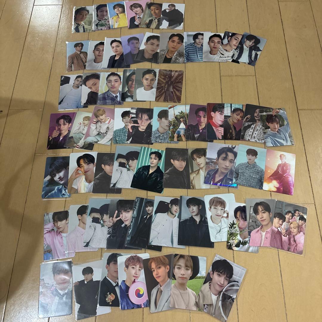SEVENTEEN グッズ トレカ 缶バッジ 等 約300点