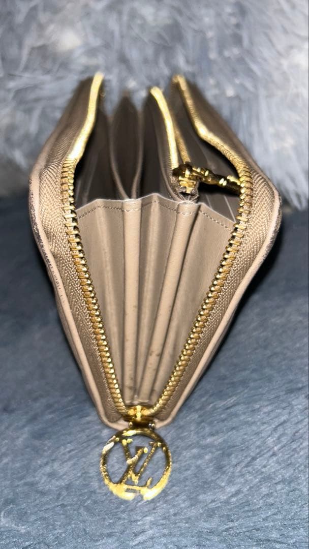 s*i様 ルイヴィトン モノグラム エンボス ジッピー・ウォレット