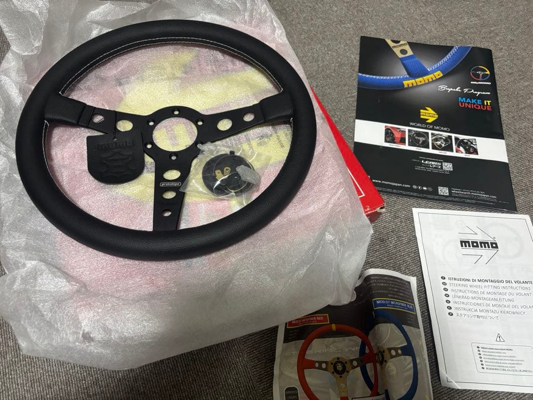 MOMO ステアリング　正規品　プロトブラック