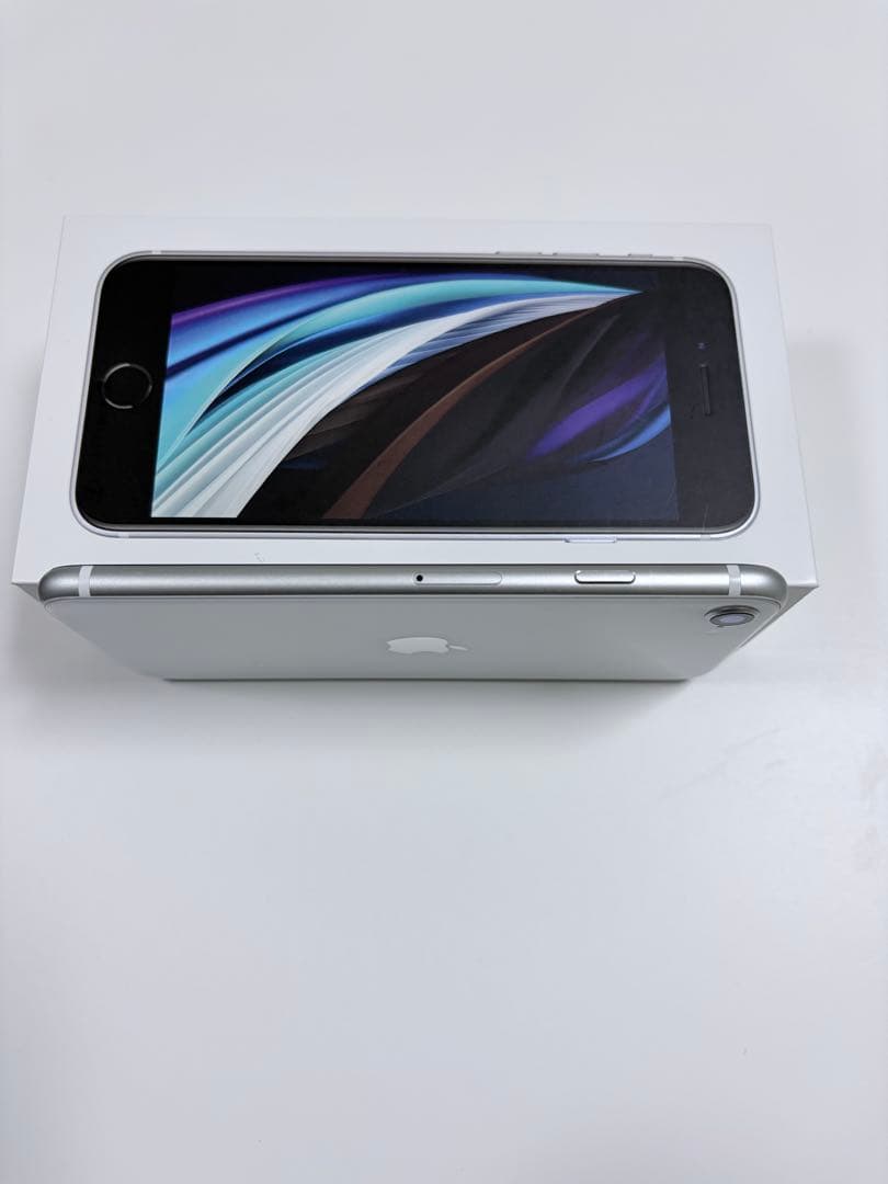 iPhone SE (第2世代) ホワイト 本体+ 付属品 （箱 含む）