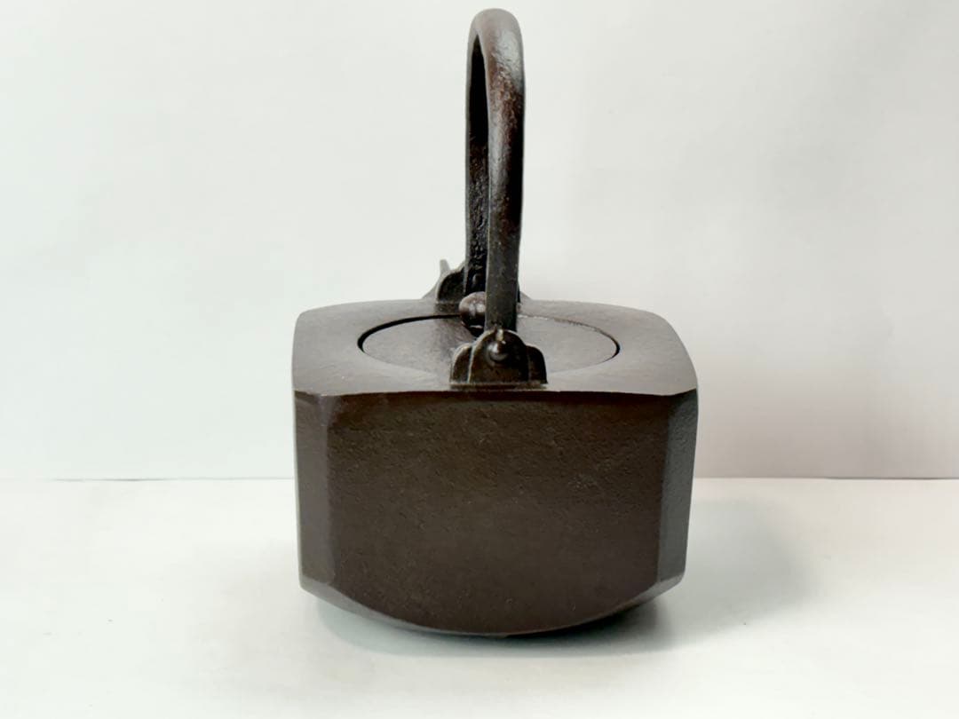 人間国宝 【高橋敬典】 造 四方銚子 替え染付蓋 鉄製 共箱共布栞付 T−487