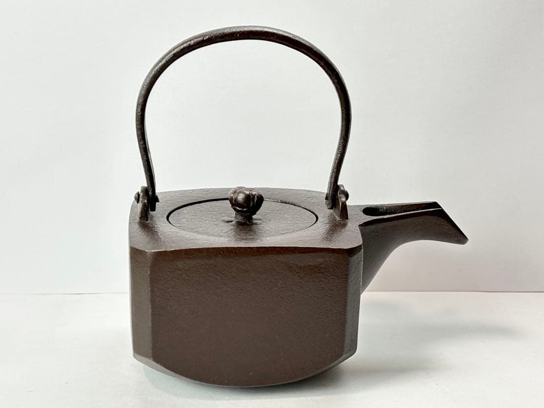 人間国宝 【高橋敬典】 造 四方銚子 替え染付蓋 鉄製 共箱共布栞付 T−487