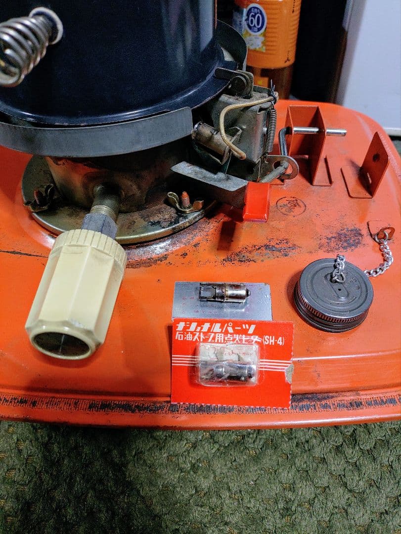 レトロ石油ストーブ　富士電機石油ストーブOSH2104形　小型石油ストーブ