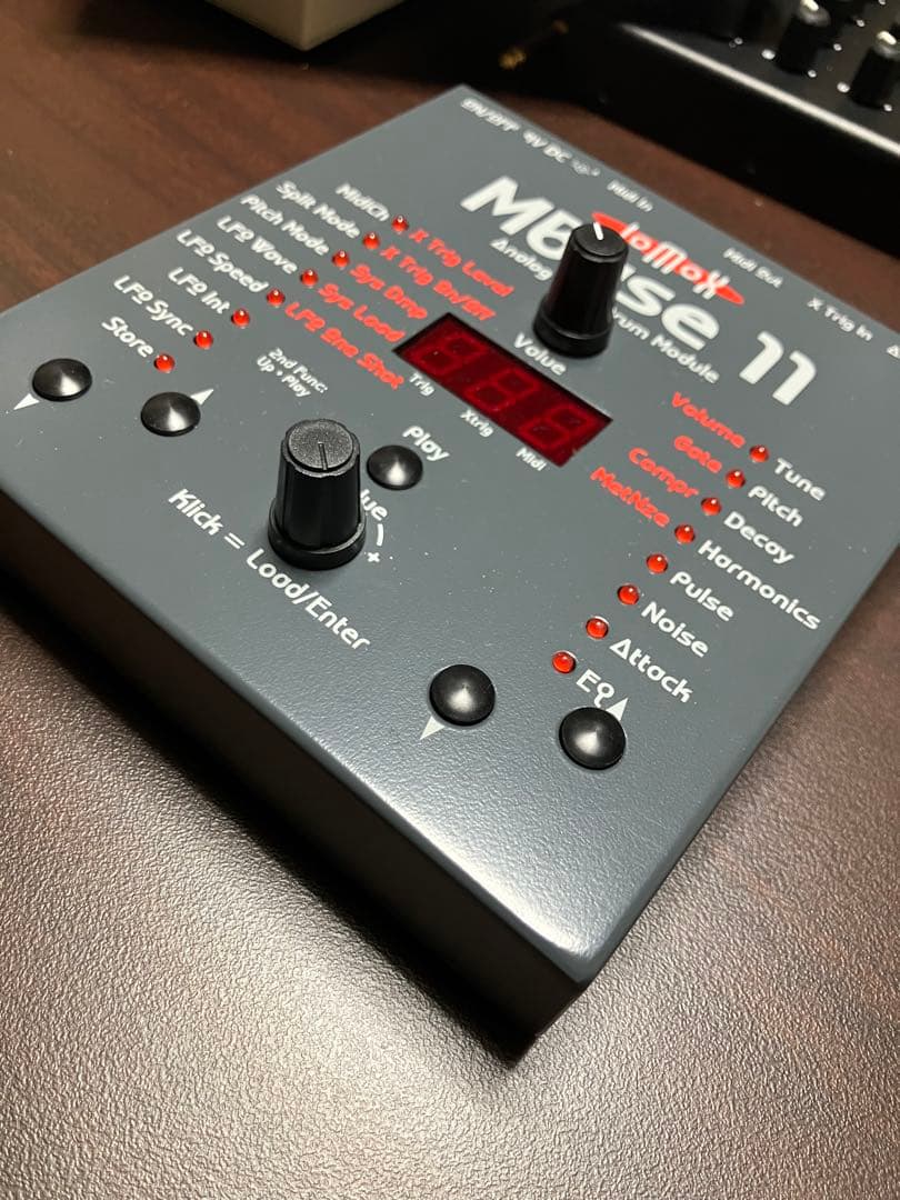 鍵盤楽器 jomox MBase 11