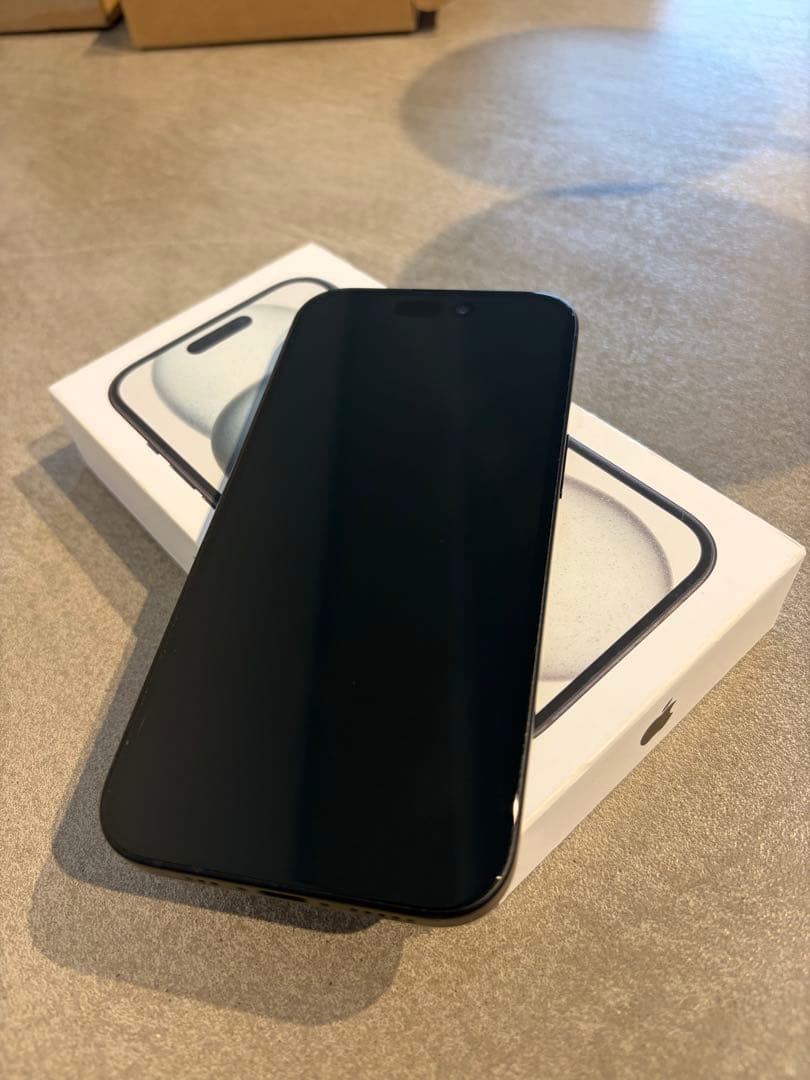 【アント】iPhone 15 ブラック128GB 箱、充電ケーブル付き