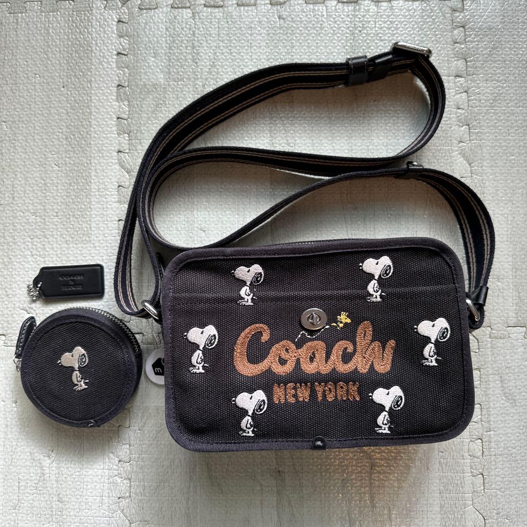 coach SNOOPYコラボ　カメラショルダーバッグ⭐︎