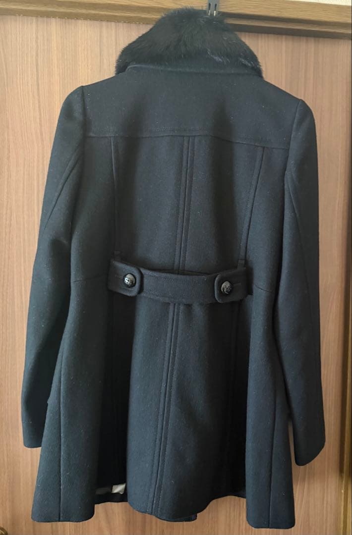バーバリーブルーレーベルファー襟付き黒ウールコート