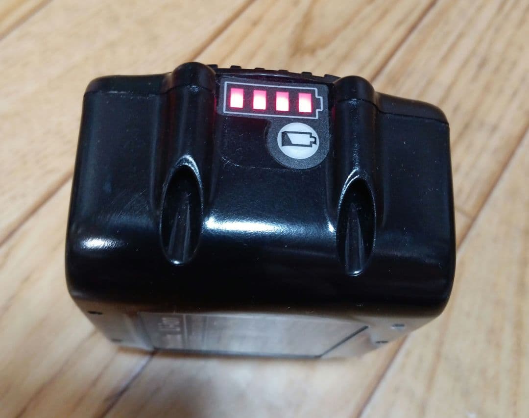 マキタ14.4V充電式クリーナーCL140FD 純正バッテリー、純正急速充電器付