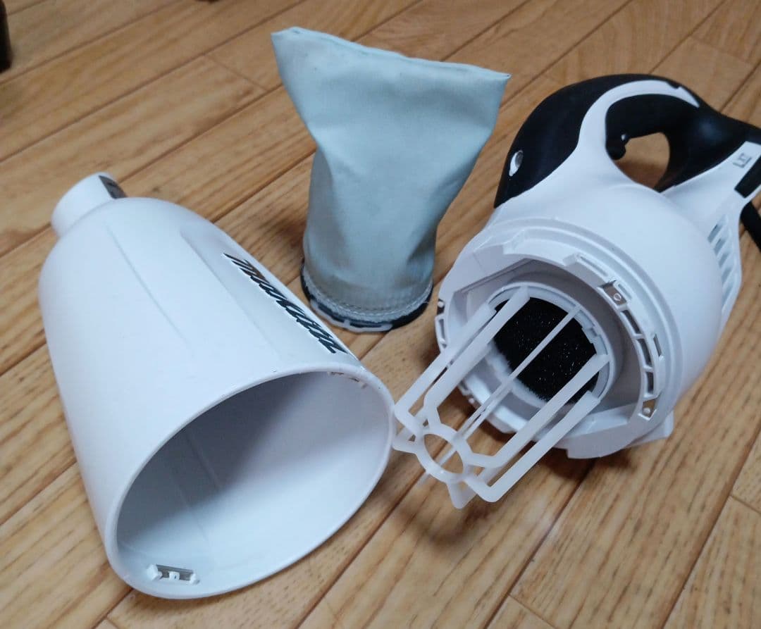 マキタ14.4V充電式クリーナーCL140FD 純正バッテリー、純正急速充電器付