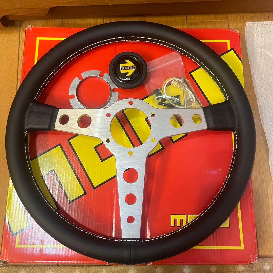 【ベイビー】momo ステアリング 箱付き 送料込み