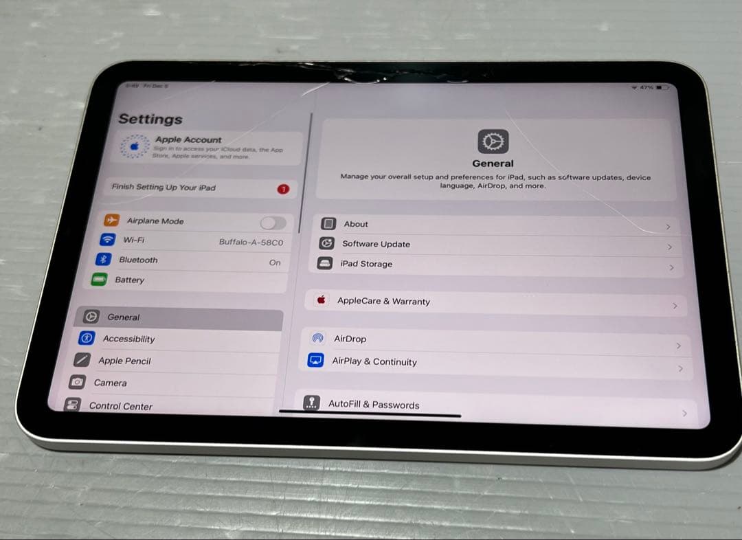 iPadmini6th generation64GB 画面の側面が壊れています。