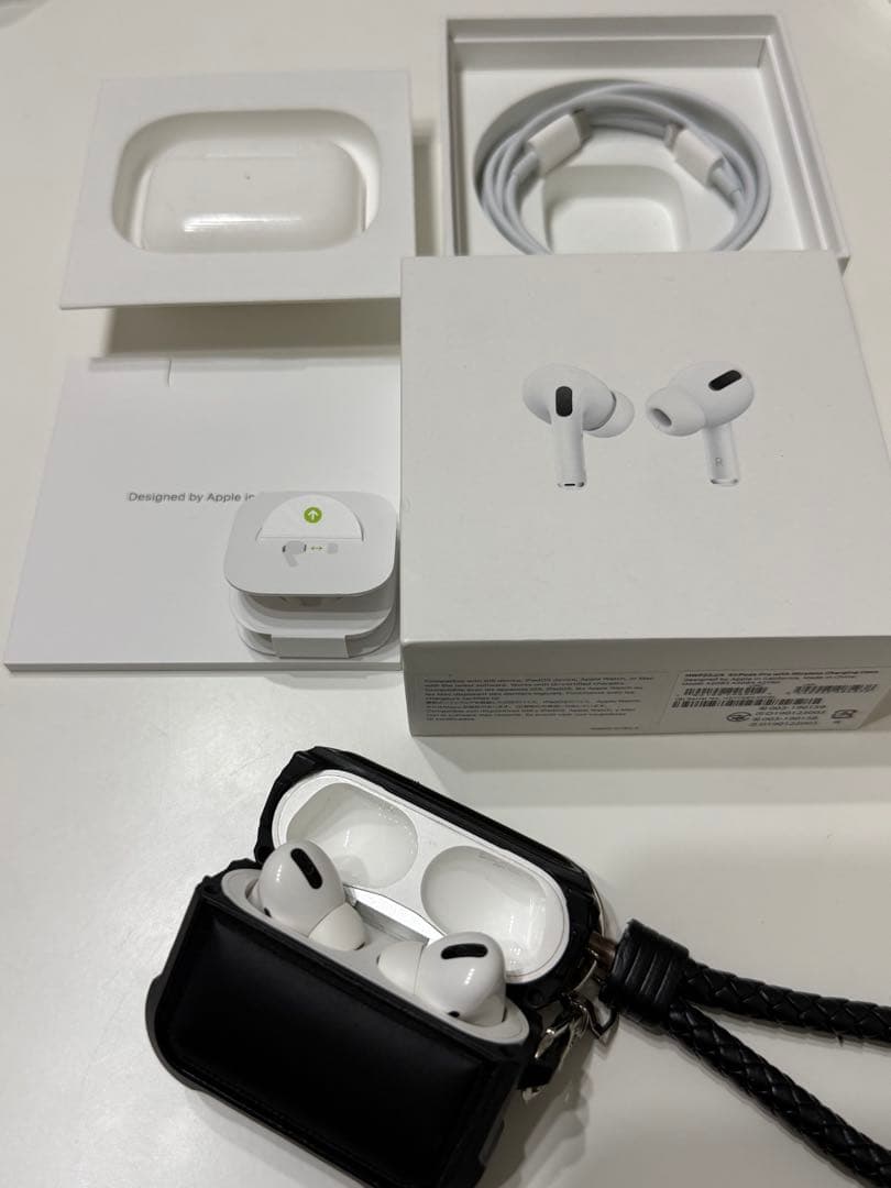 【美品】Apple AirPods Pro（第1）＋おまけ×2‼️