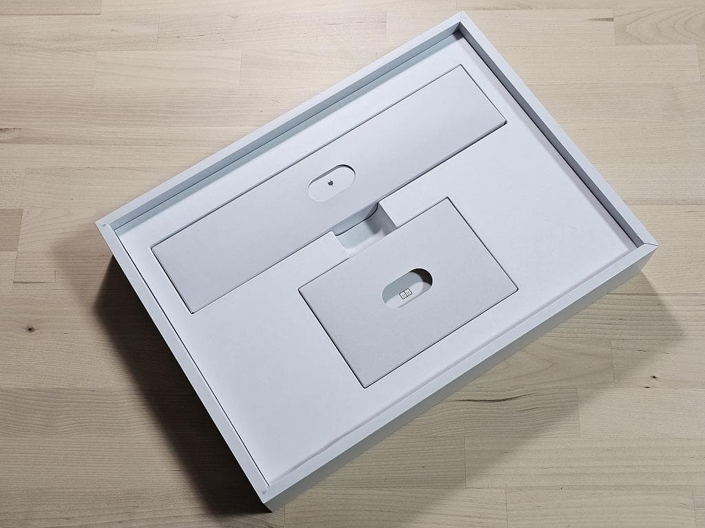 Surface Pro 9 WiFiモデル（専用キーボード・マウス付き）