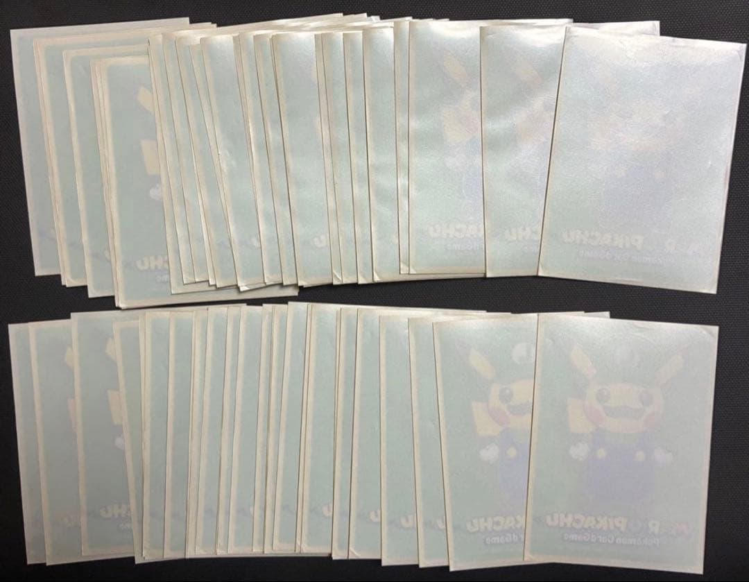 ルイージピカチュウ　スリーブ64枚