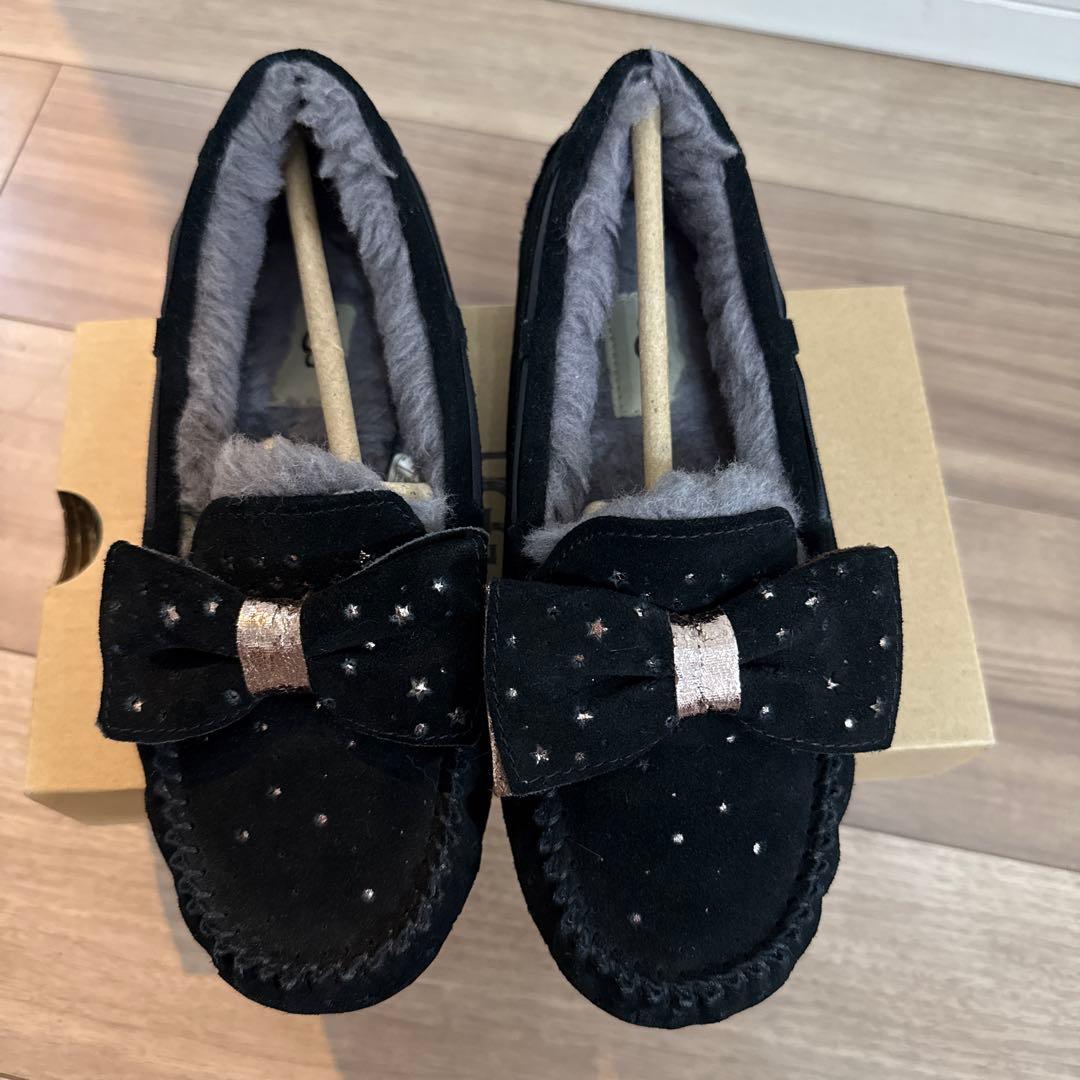 UGG ダコタスターガール ブラック リボン付き モカシン 24cm