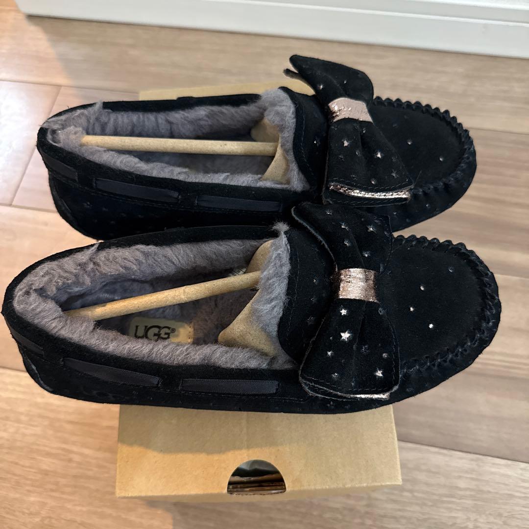 UGG ダコタスターガール ブラック リボン付き モカシン 24cm