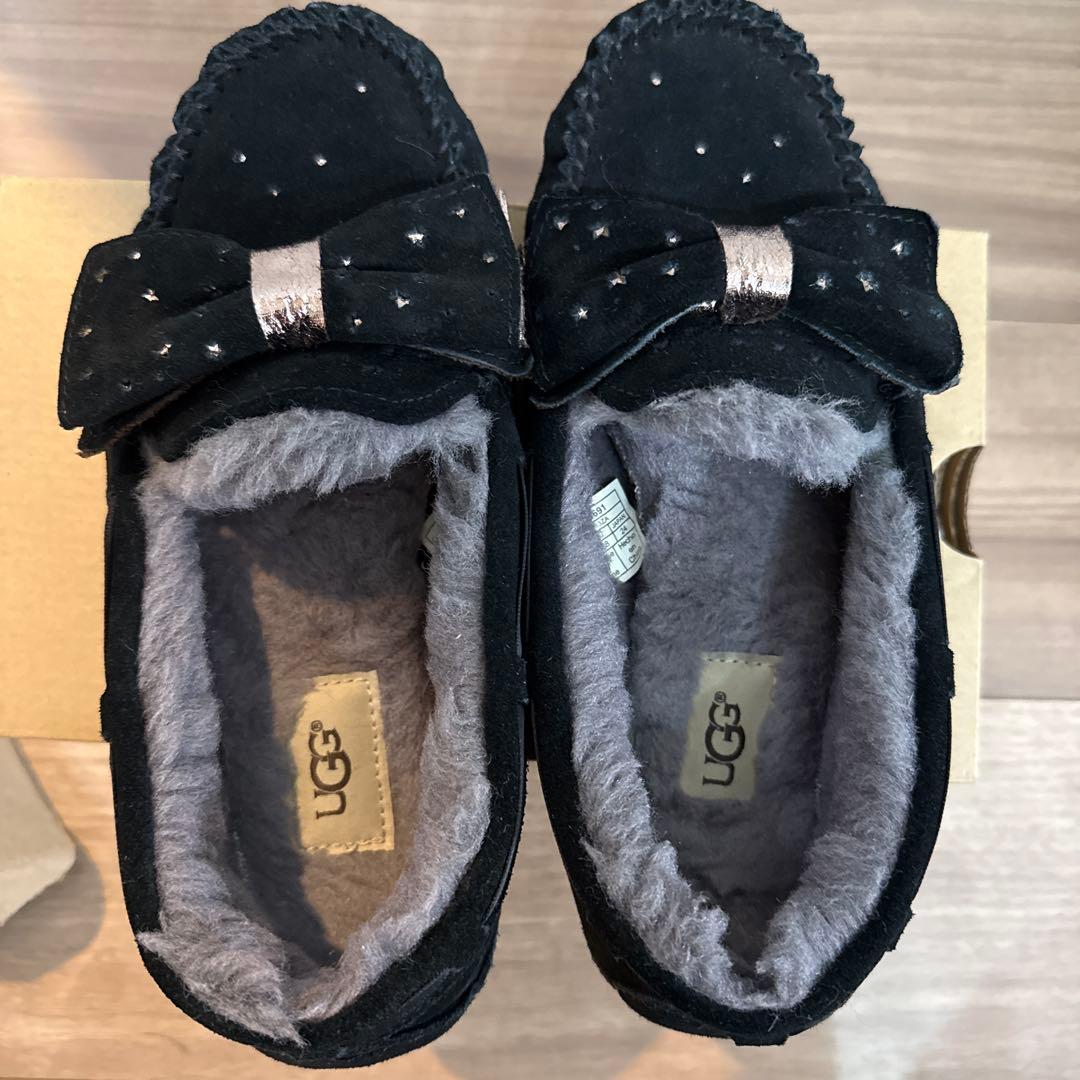 UGG ダコタスターガール ブラック リボン付き モカシン 24cm