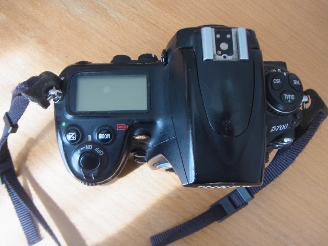 ジャンク品にこんd700 35mmf2 付マルチパワーバッテリー付