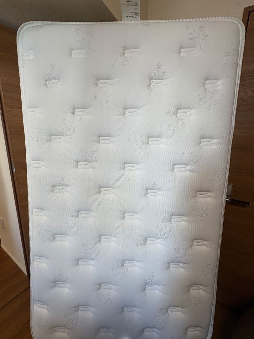 Beautyrest Simmons セミダブルマットレス　クラウンエンパイアー