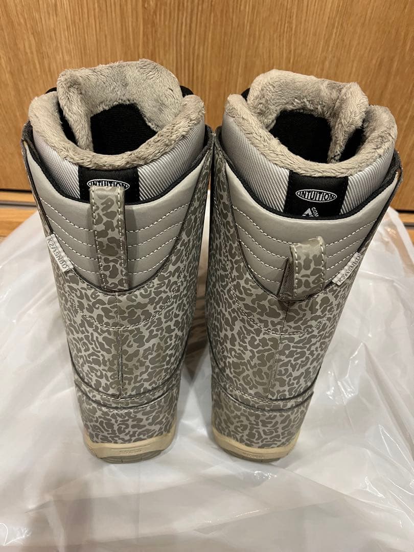 ケーツー　女性用スノーボードブーツ グレー/レオパード柄