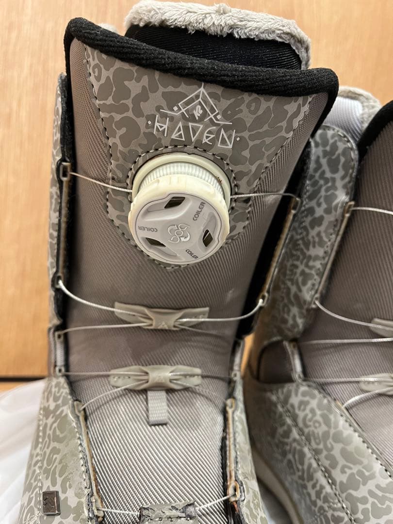 ケーツー　女性用スノーボードブーツ グレー/レオパード柄